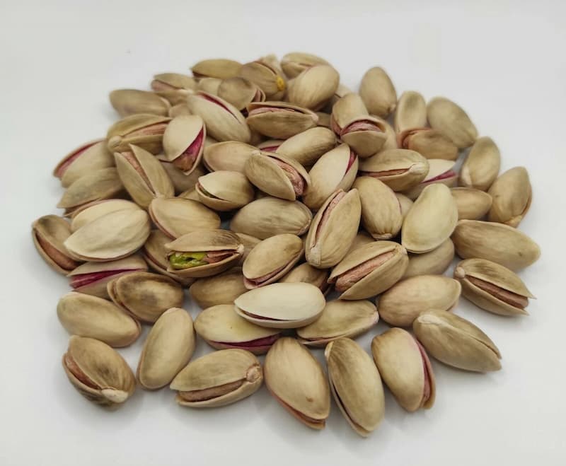 تصویر 1 از پسته بادامی سفید با مغز درشت و خوش طعم